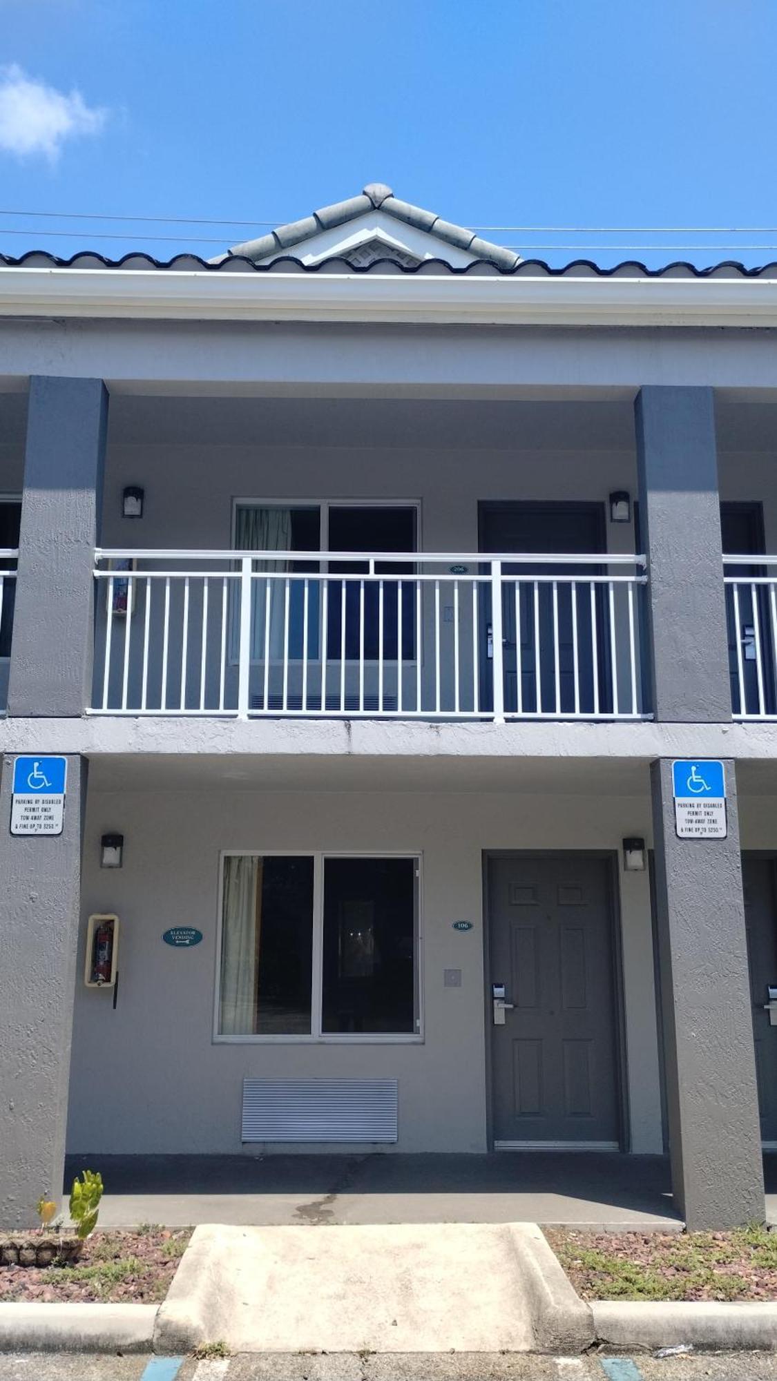 Super 8 Motel By Wyndham Near Fort Lauderdale Arpt Дания-Бич Экстерьер фото
