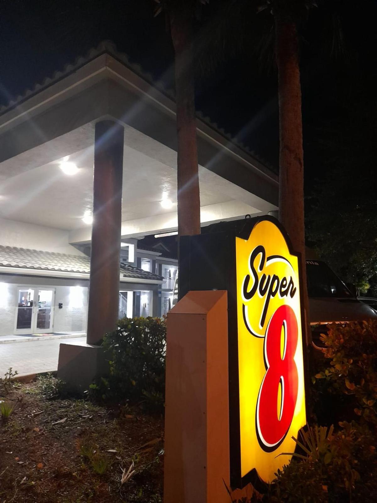 Super 8 Motel By Wyndham Near Fort Lauderdale Arpt Дания-Бич Экстерьер фото